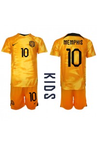 Nederland Memphis Depay #10 Babyklær Hjemme Fotballdrakt til barn VM 2022 Korte ermer (+ Korte bukser)